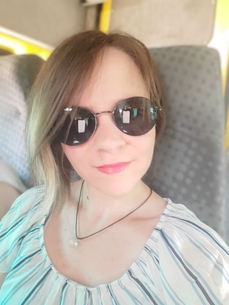  ,   Marina, 34 ,  
