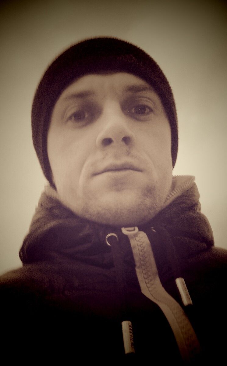  7080123  Igor, 37 ,    