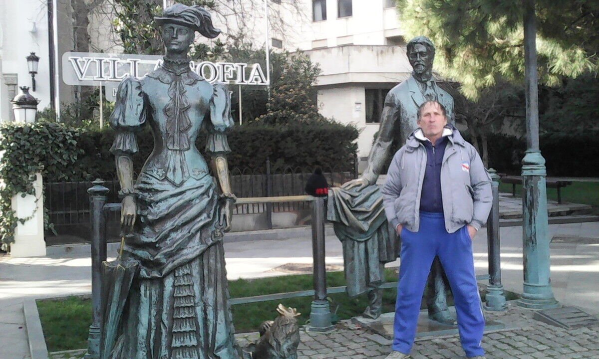  ,   Andre, 54 ,  