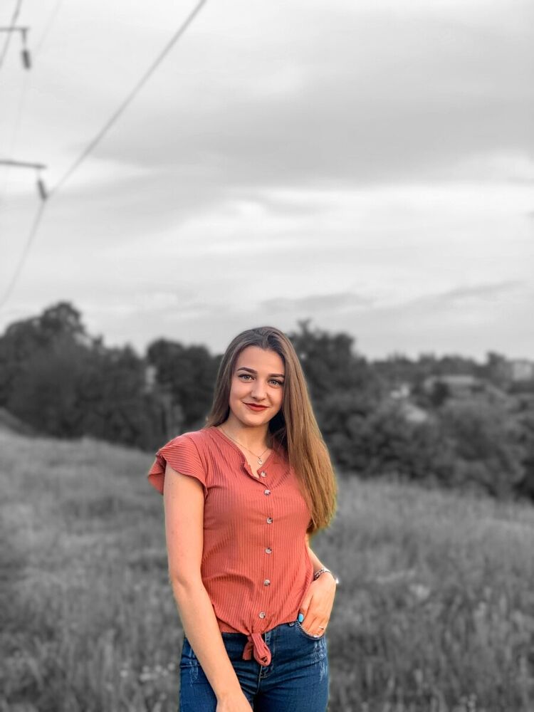  20650393  Anastasia, 25 ,    