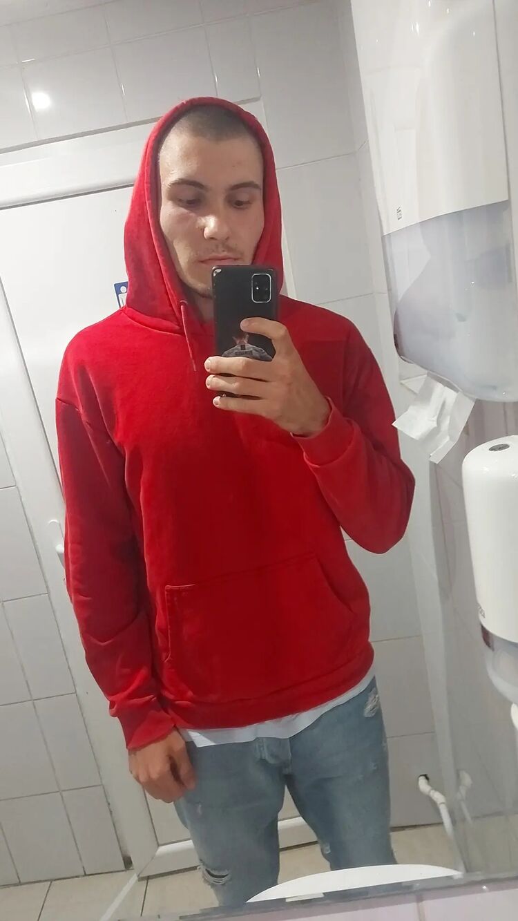  31767883  Alexandru, 23 ,    