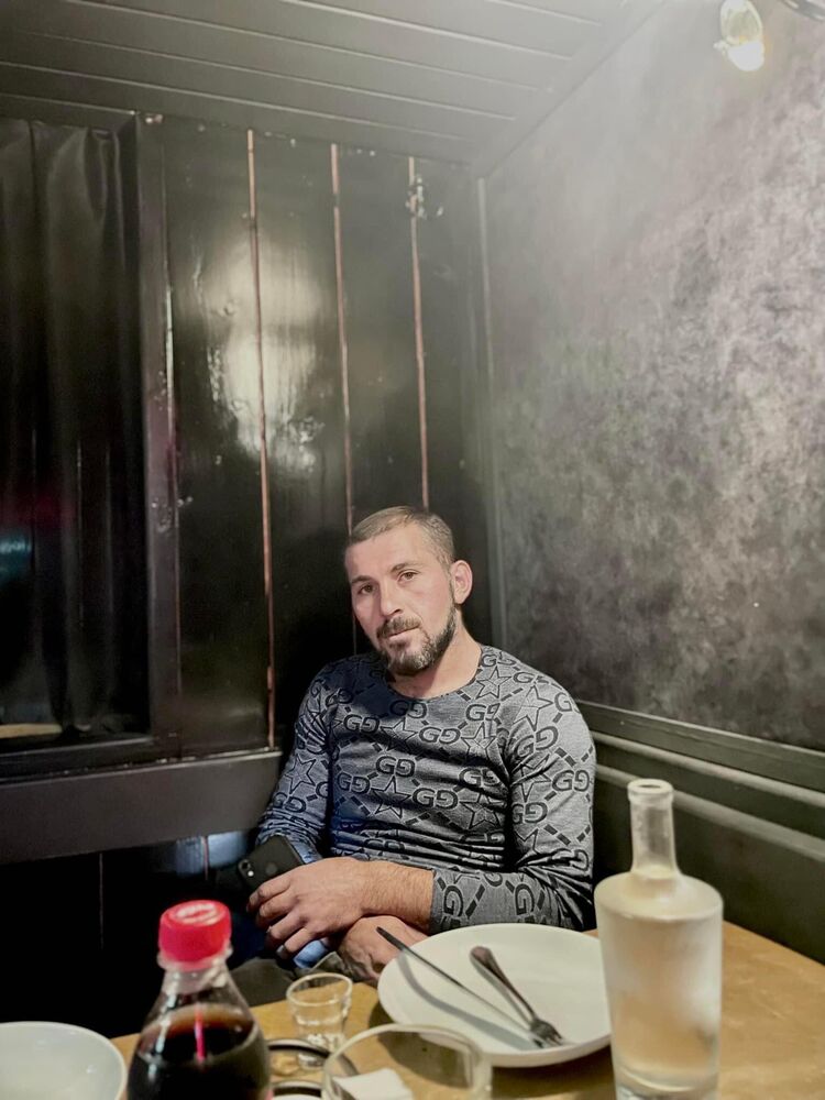  44241063  Dato, 34 ,    