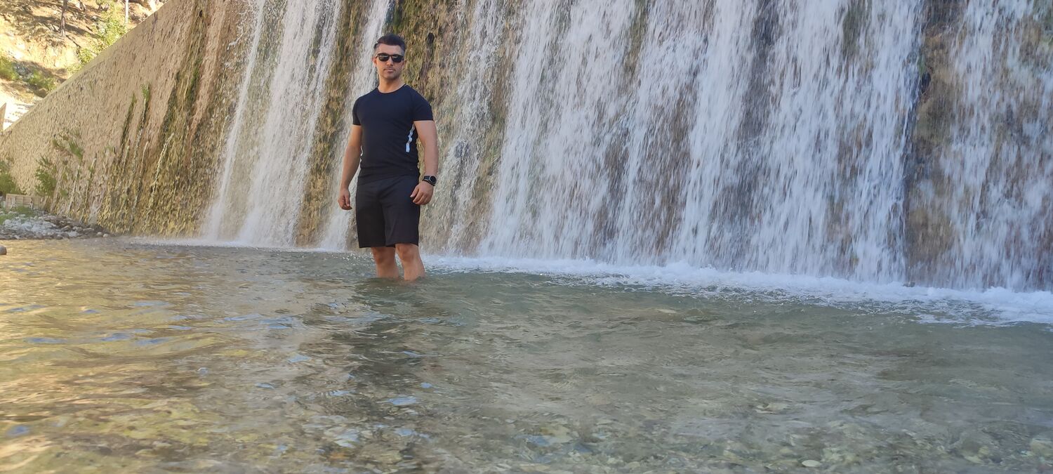  29911813  Adem, 40 ,    