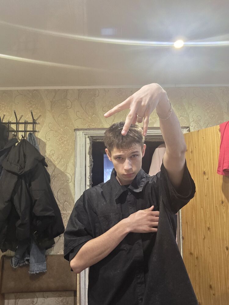  51878393  Maksim, 19 ,    