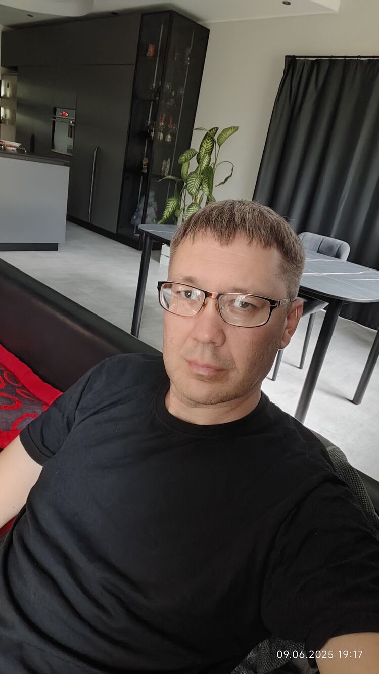  52001333  Valentin, 45 ,    