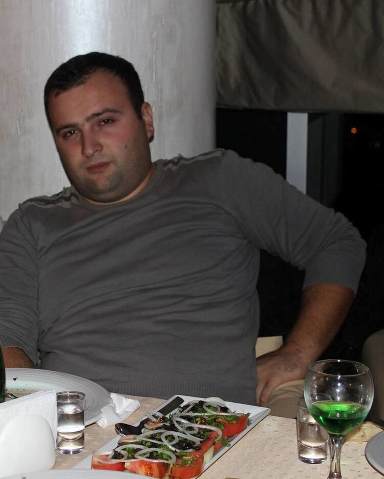  4999353  Zvio, 35 ,    
