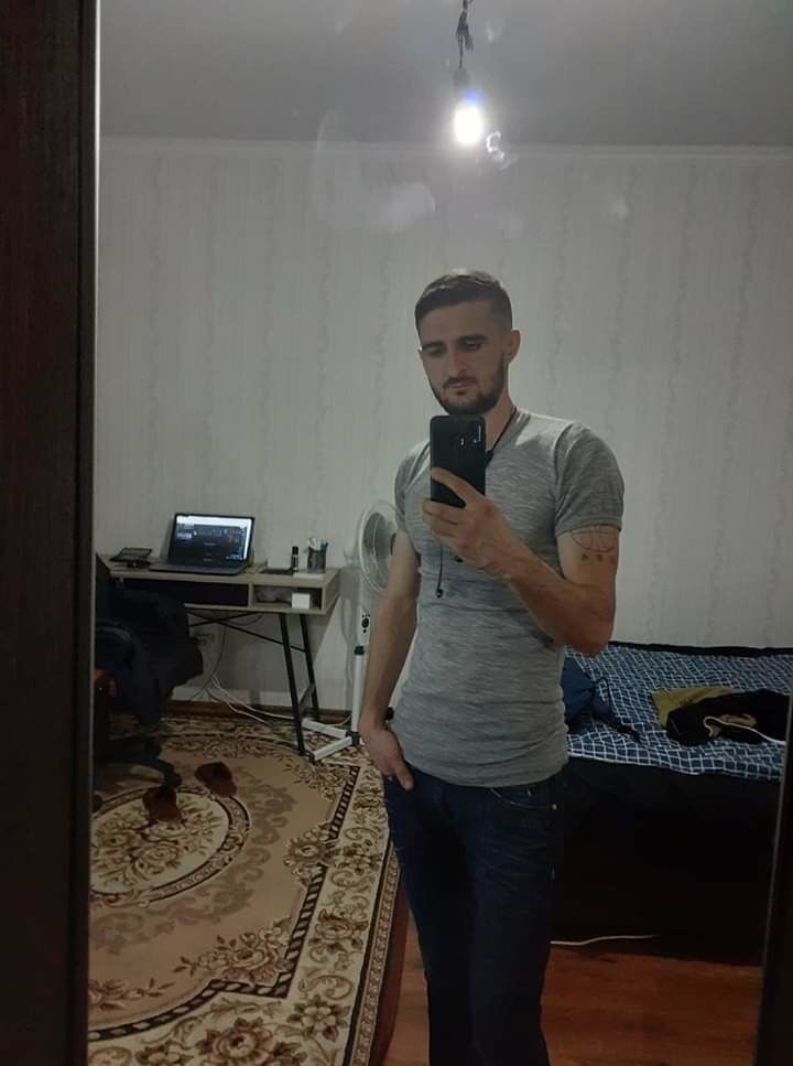  18407923  Piotr, 37 ,    