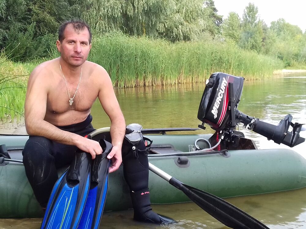  44384753  Georgiy, 49 ,    