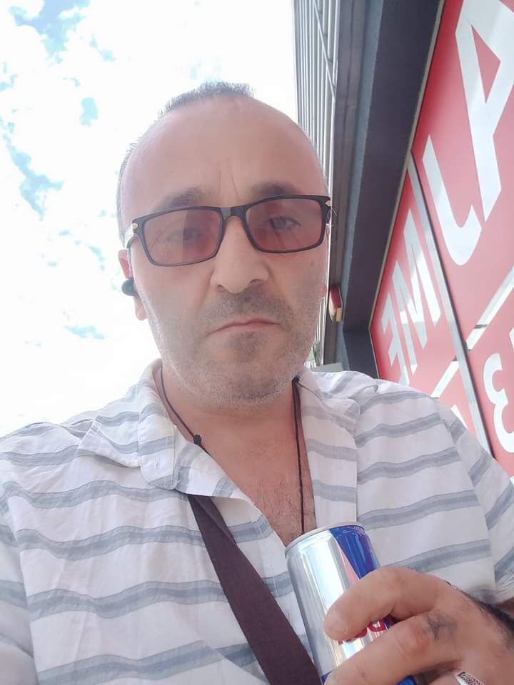  45695843  Badri, 47 ,    