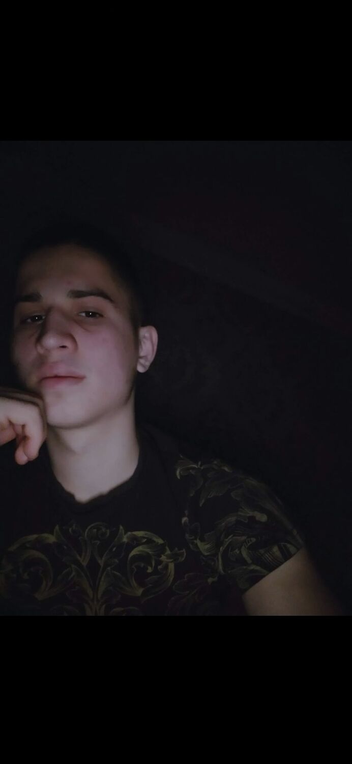 52841183  Denis, 20 ,    Deleted
