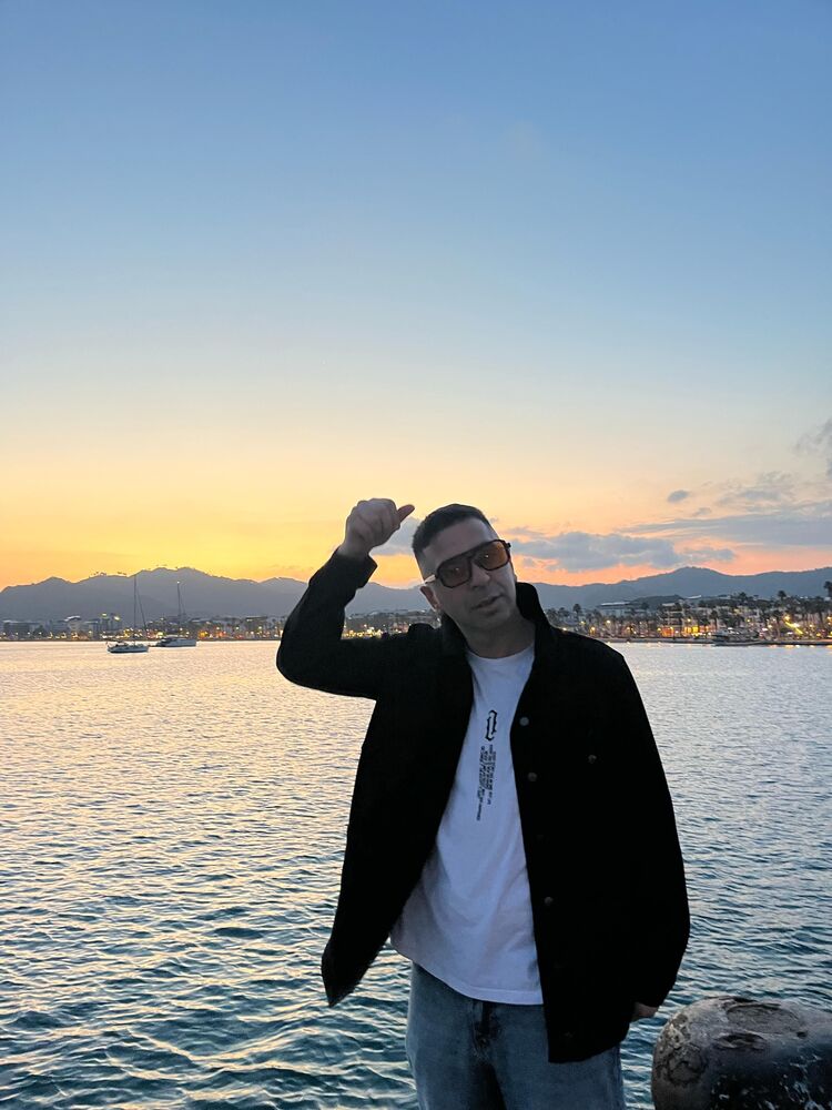  54025453  Sezarr, 30 ,    