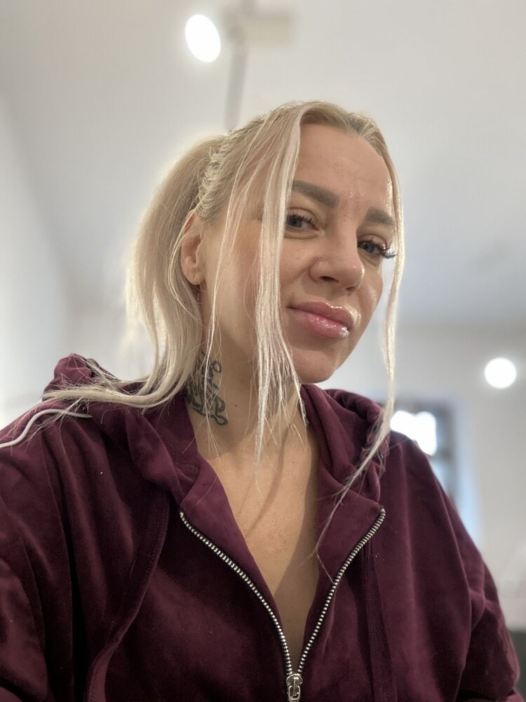  ,   Lesia, 39 ,   c , 