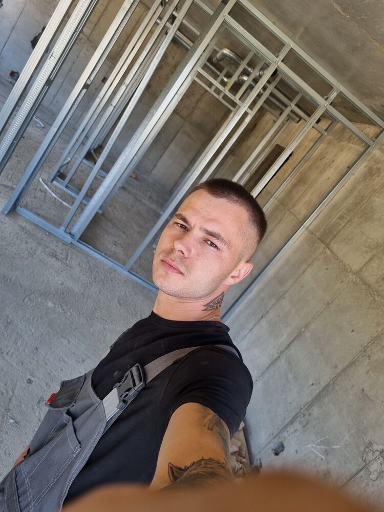  46842903  , 28 ,    