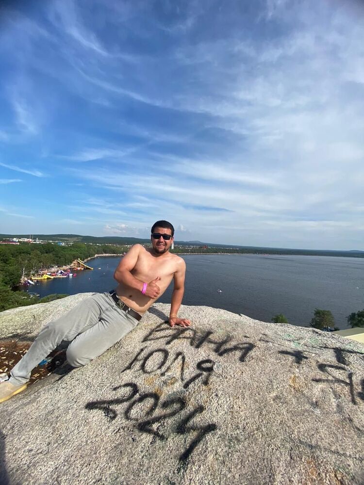 46910283  Ahrorbek, 28 ,    