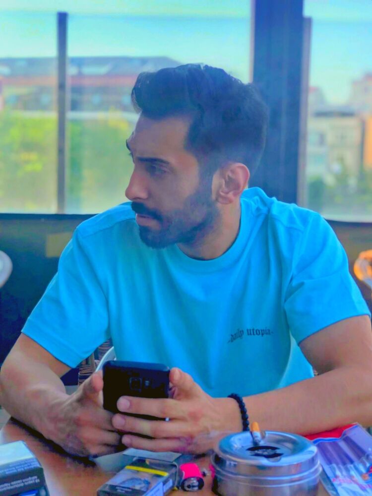  40046633  ILYAS, 33 ,    