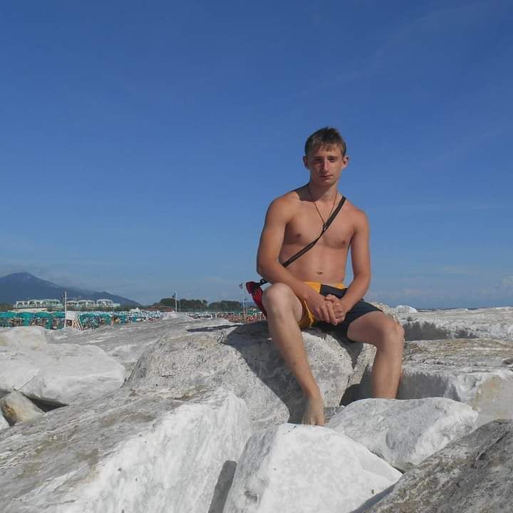  28352633  Pavel, 26 ,    