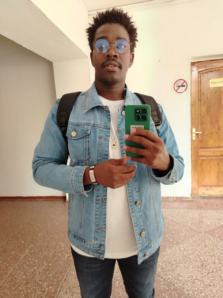  54421713  Kerim, 25 ,    