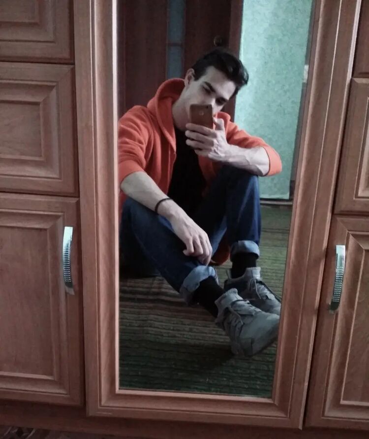  34568003  Alexei, 24 ,    -