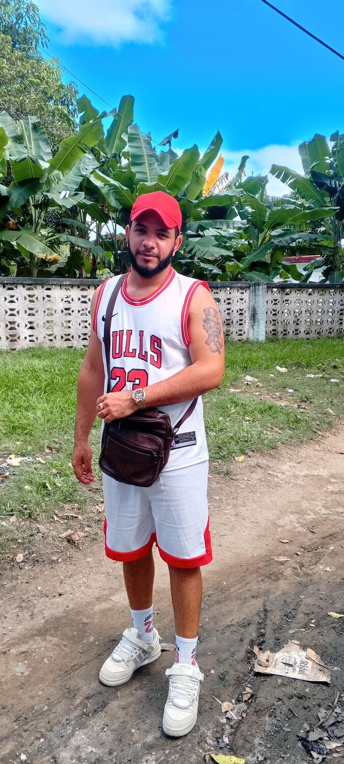  50456933  Miguel, 24 ,    
