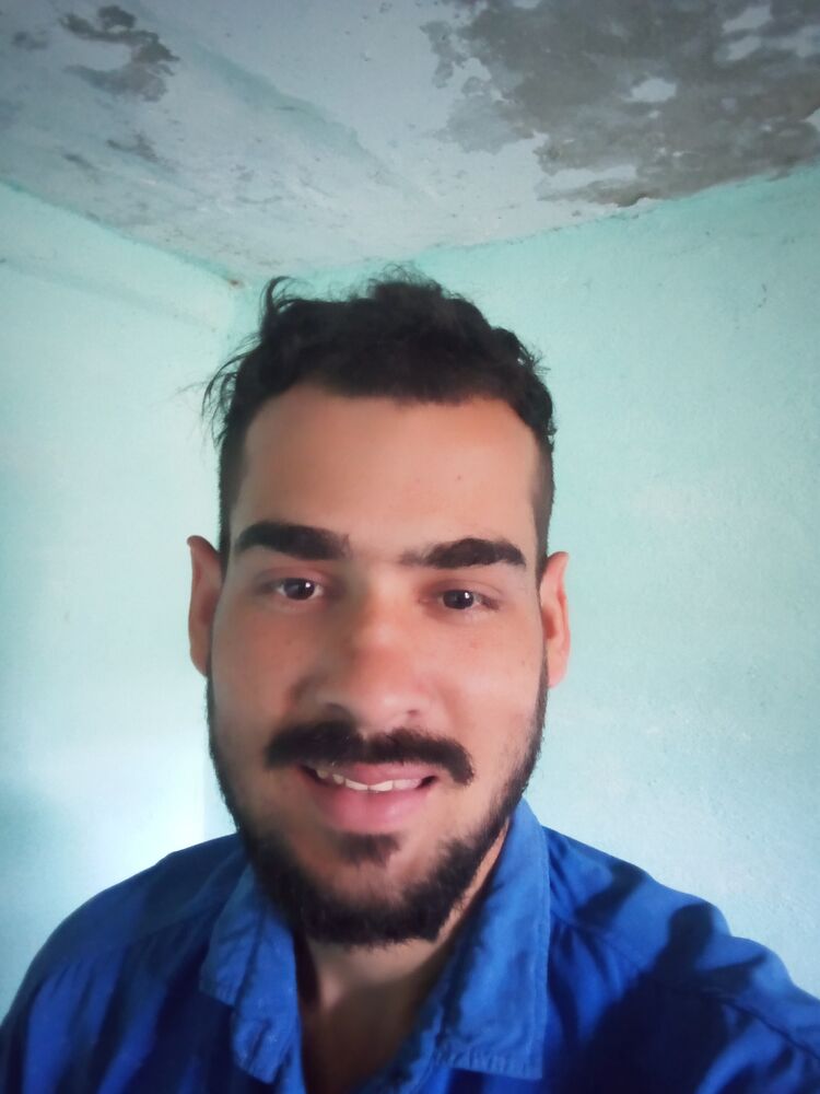  51038953  Alejandro, 27 ,    