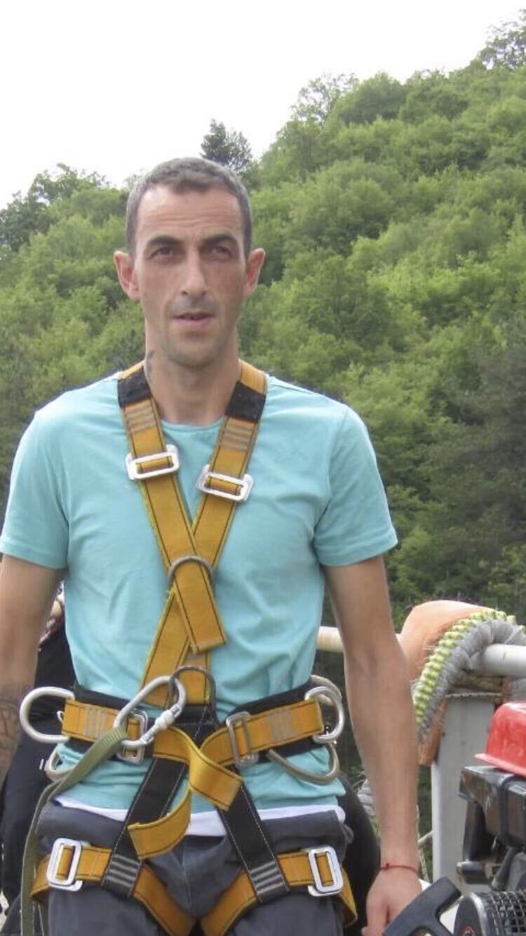  24832283  Stoyan, 42 ,    