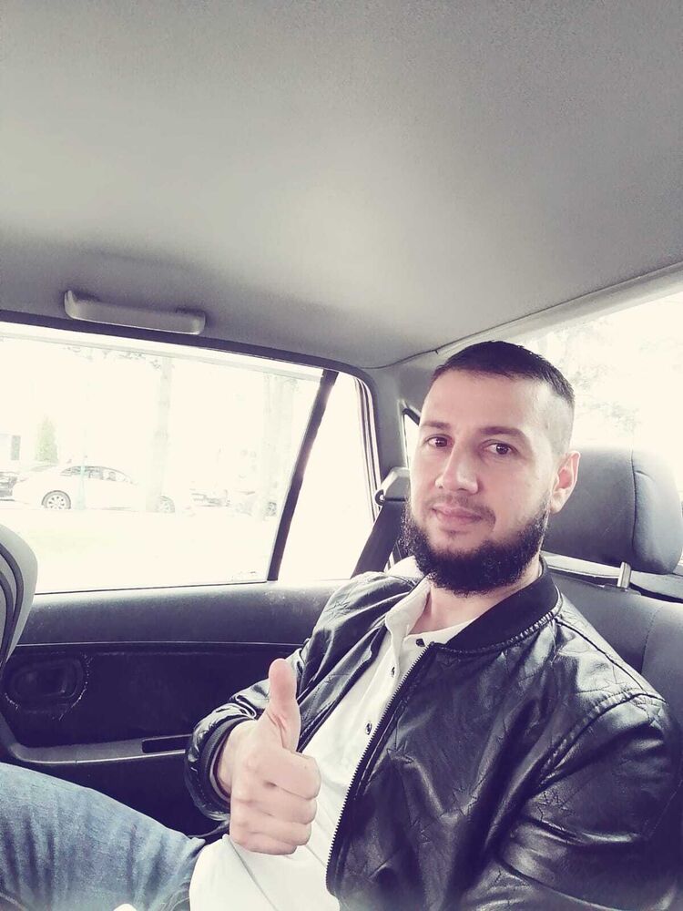  33123083  Akram, 37 ,    