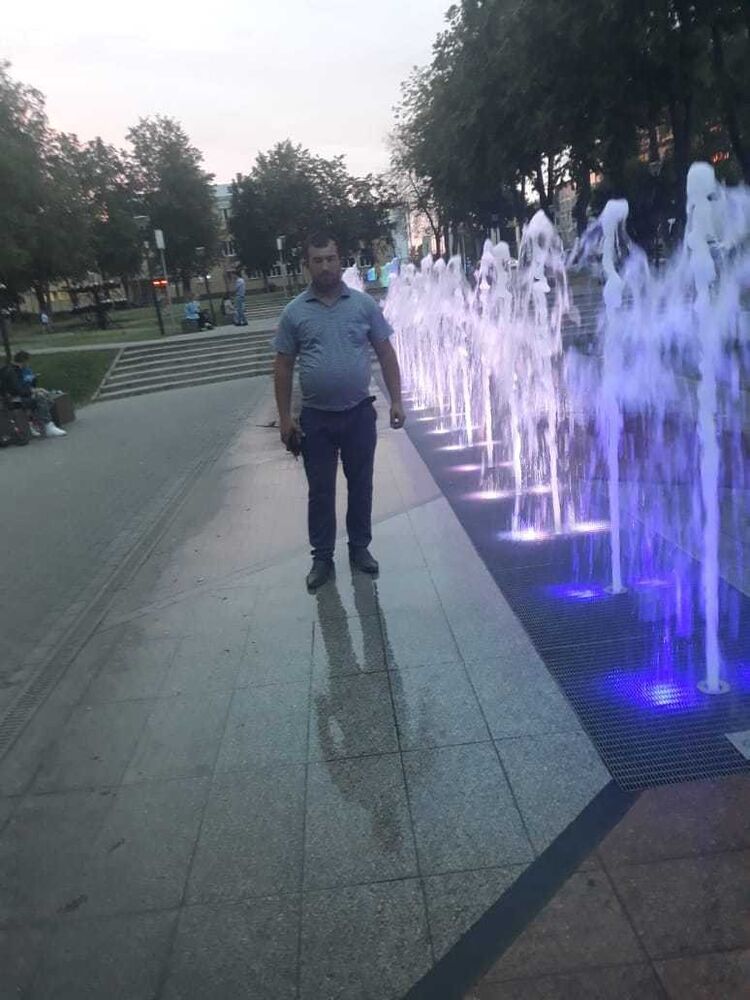  16519403  Seryoja, 44 ,    