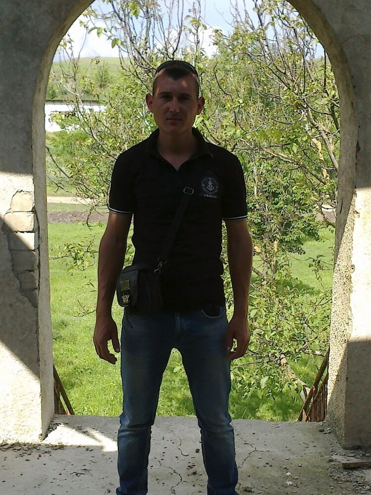  ,   Nikolae, 33 ,   