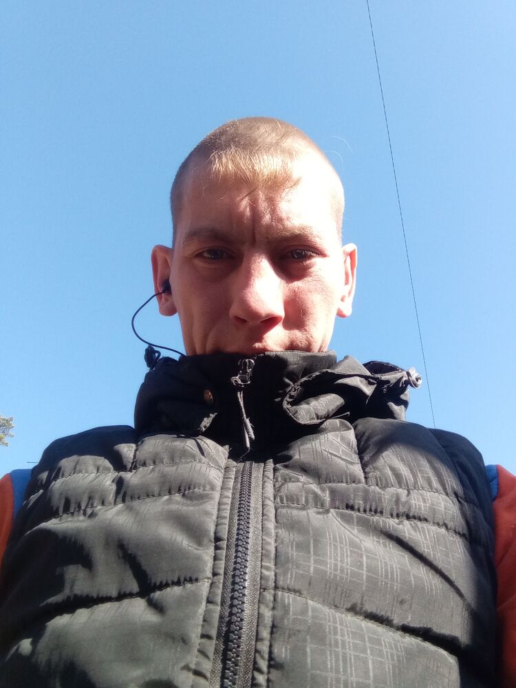  33826853  Sergej, 28 ,    -
