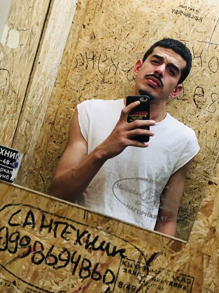  30607913  Carlos, 29 ,    