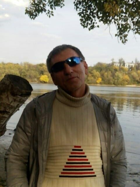 8928763  EGO, 53 ,     