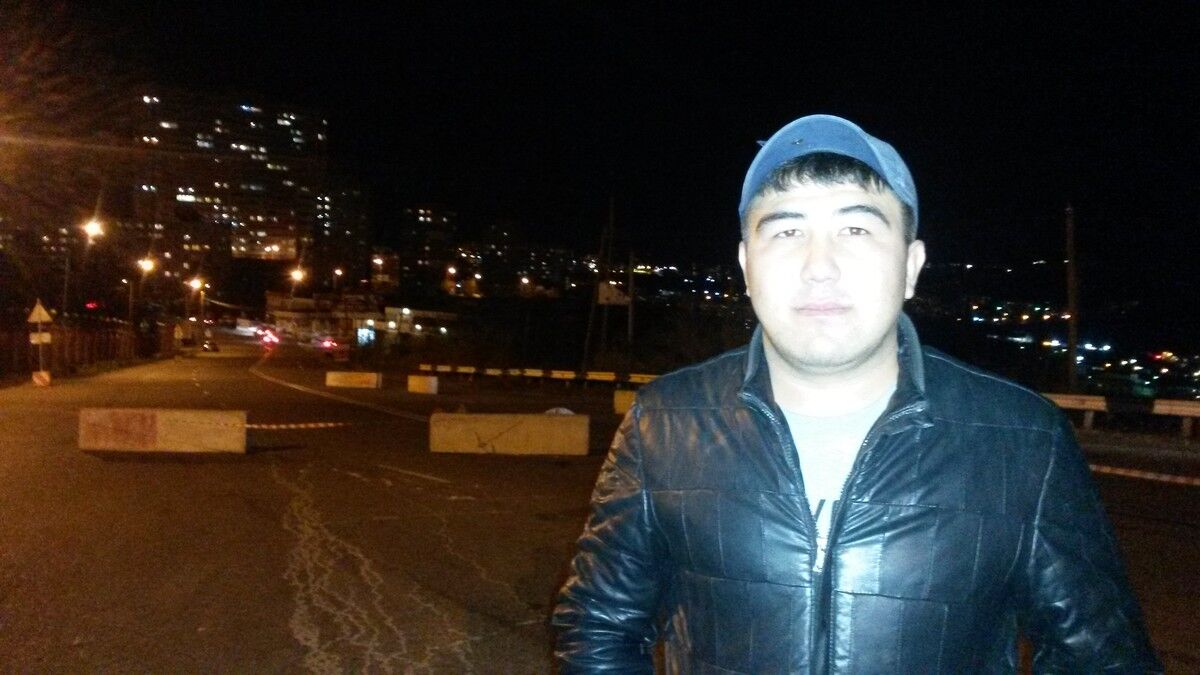  6758213  Denis, 32 ,    