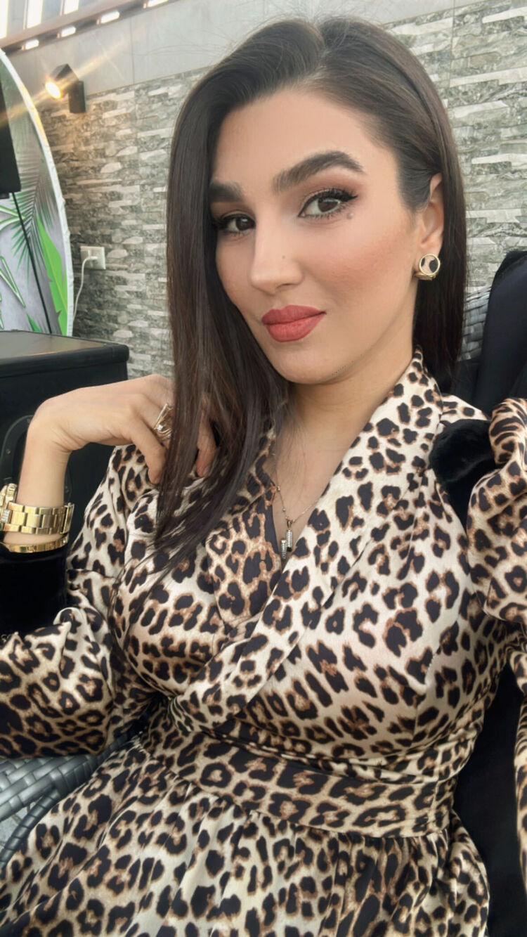  Jiddah,   Queen, 32 ,   ,   