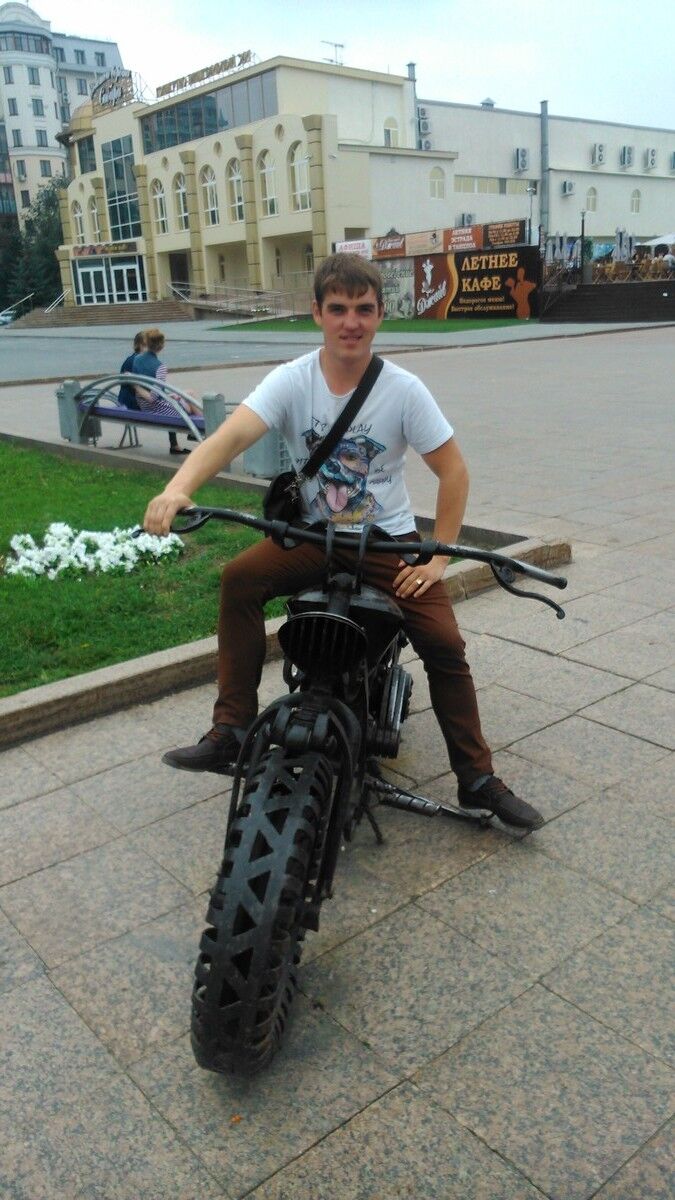  8079033  Artem, 36 ,    