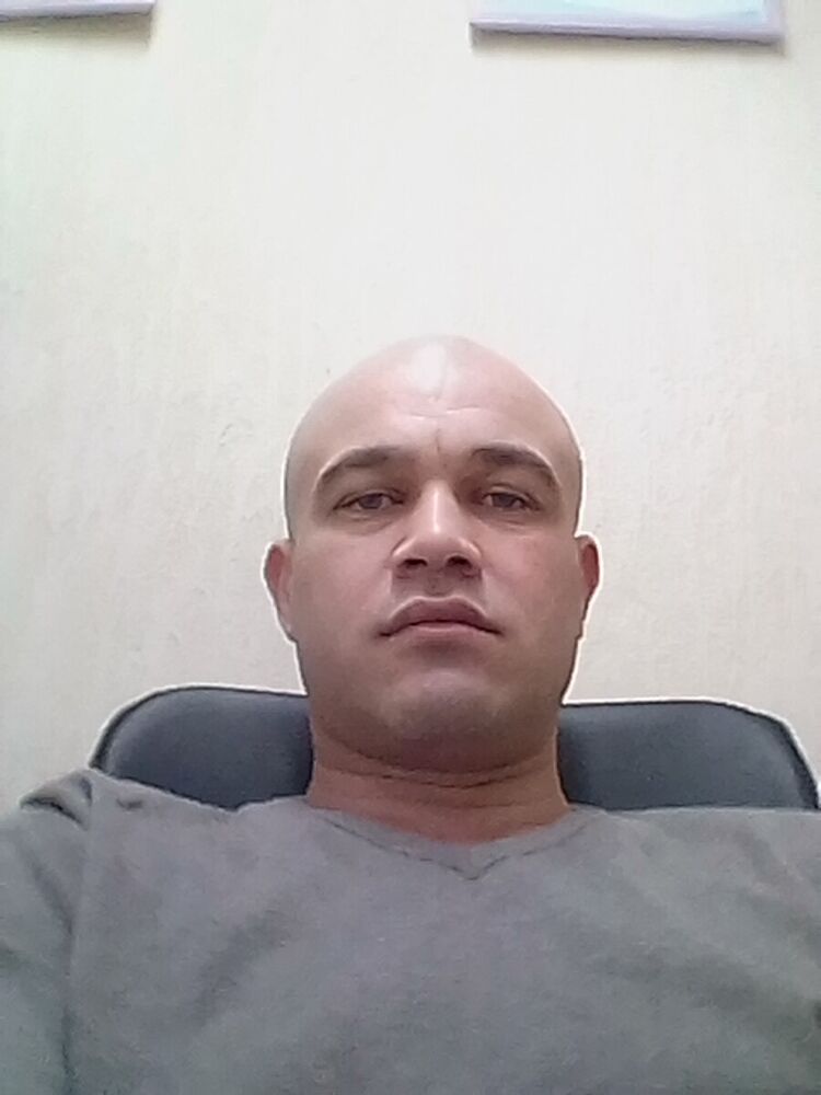  21816853  Ivan, 40 ,    