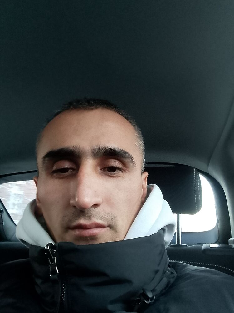  52676223  Ali, 38 ,    