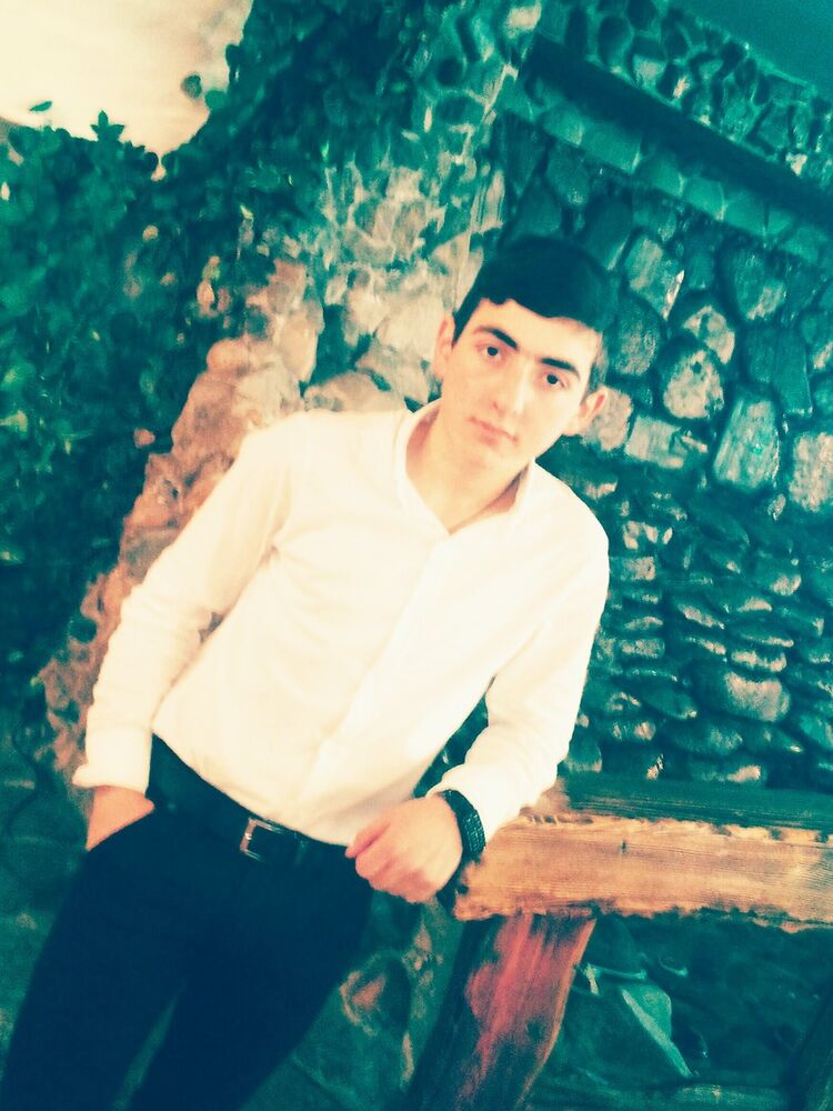  5648373  Eduard, 31 ,    