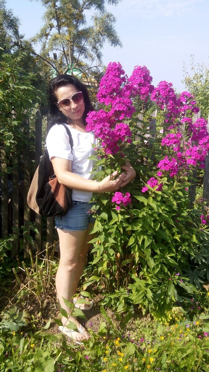  8278483  Elena, 49 ,    