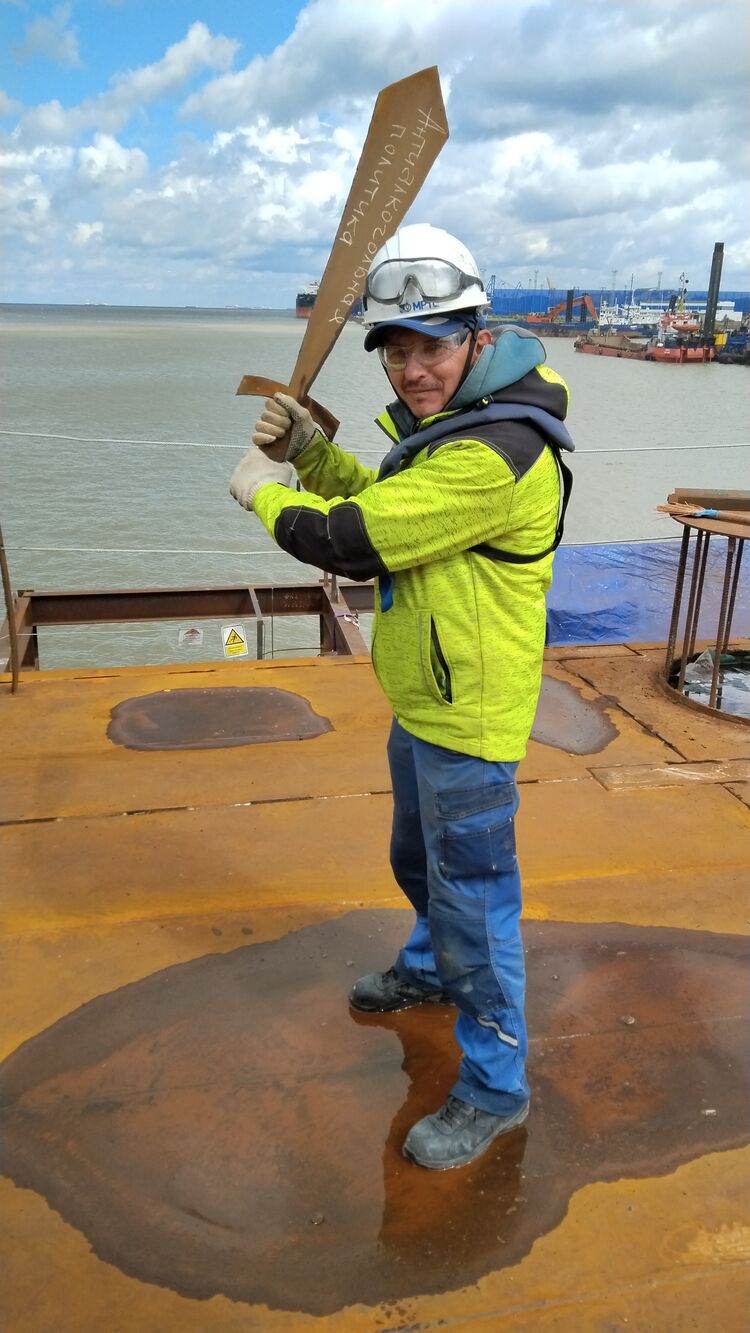  43962113  , 46 ,    