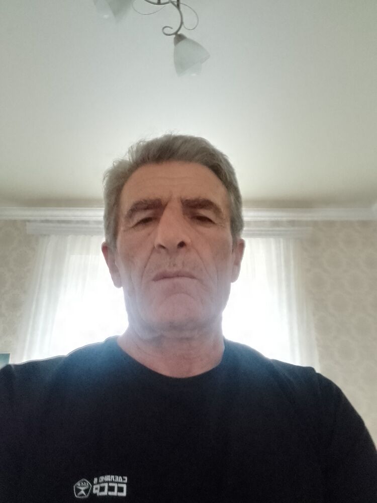  32748273  Slavik, 63 ,    
