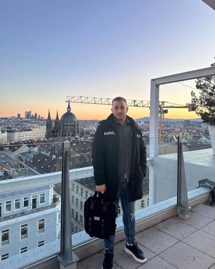  50124403  ALEXANDR, 36 ,     