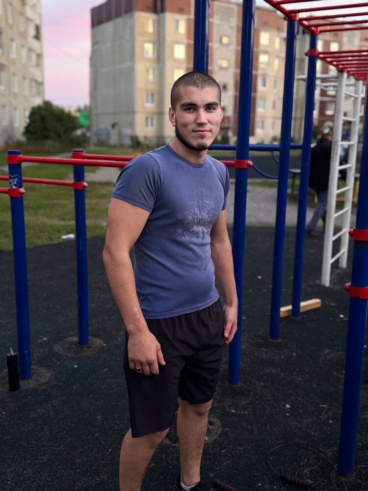  53522803  Konstantin, 21 ,    