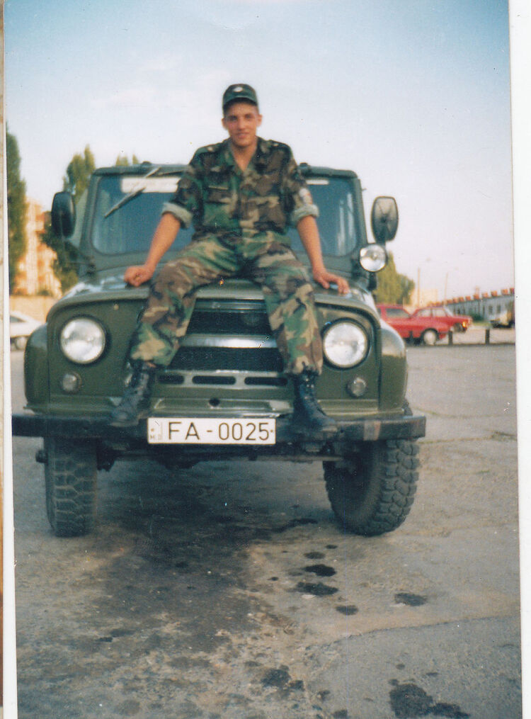  ,   Vasile, 42 ,     , c 