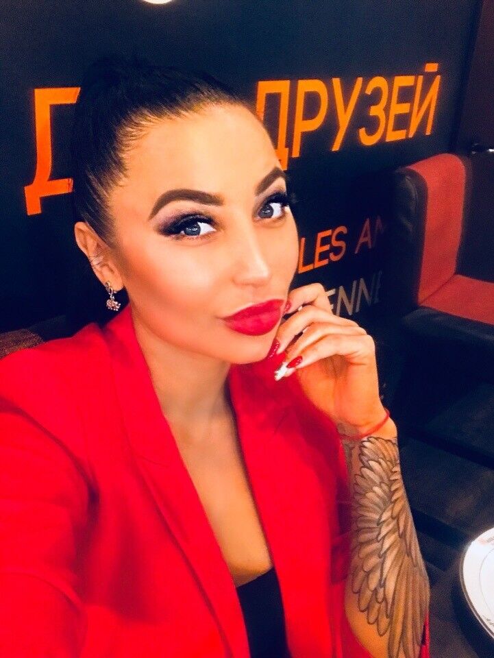  17721223  Karina, 44 ,    