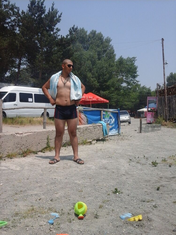  9582113  Narek, 28 ,    