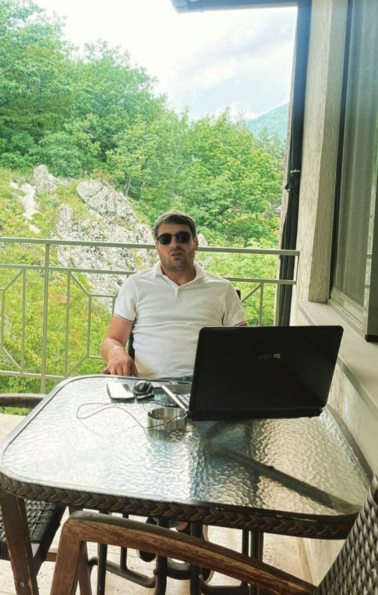  ,   Levon, 32 ,   ,   