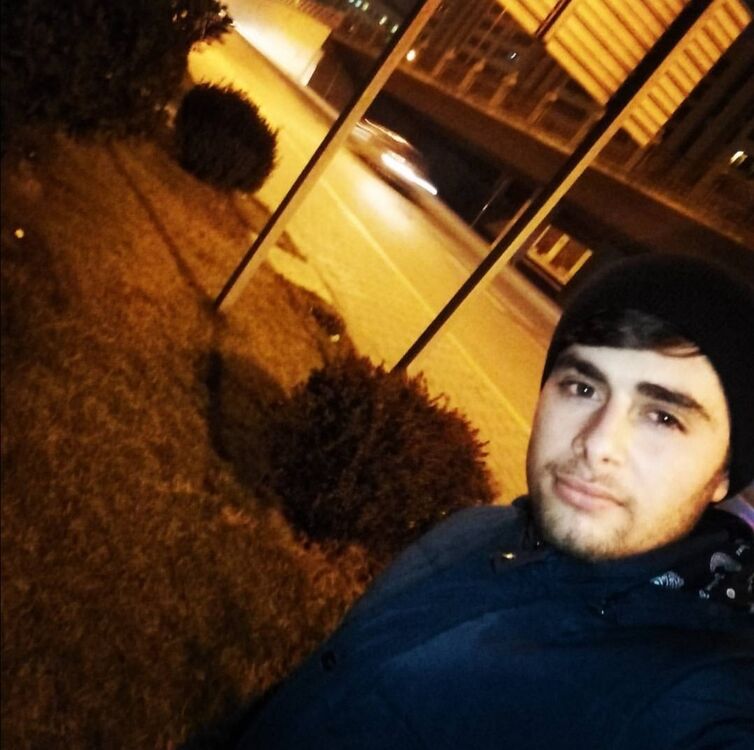  18373303  Mubariz, 25 ,    