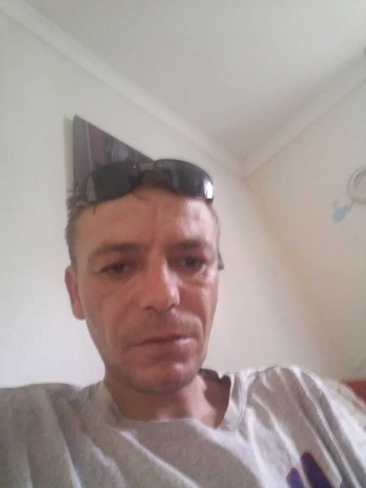  28888223  Sergiu, 37 ,    