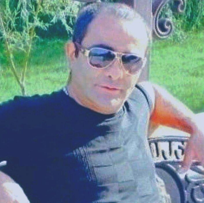  44009153  Hayk, 50 ,    