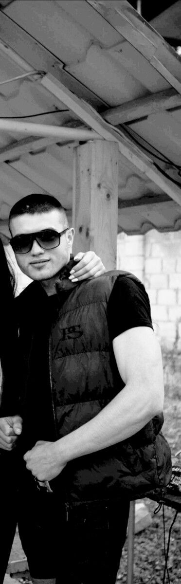  12136753  Alex, 31 ,    
